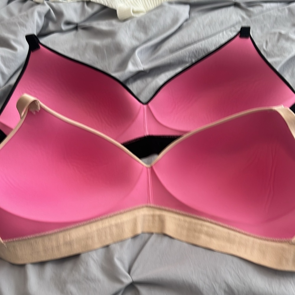 Pink bras - Picture 3 of 3
